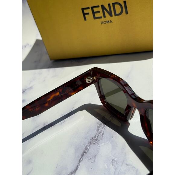NEW Fendi FE40119I Brown Logo Unisex Square Sunglasses - Picture 4 of 7